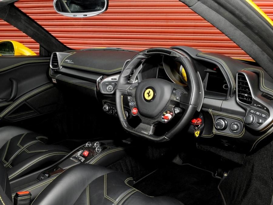  Ferrari 458 Italia 2009 года  (UK) (фото 2 из 21)